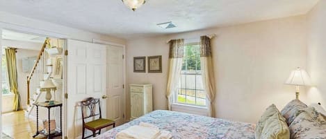 Desk, iron/ironing board, travel crib, WiFi