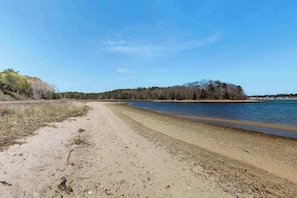 Beach nearby - Charming coastal home with sunny rooms, private backyard, & walk to beach (Wareham)