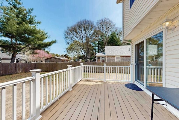 Terrace/patio - Charming coastal home with sunny rooms, private backyard, & walk to beach (Wareham)