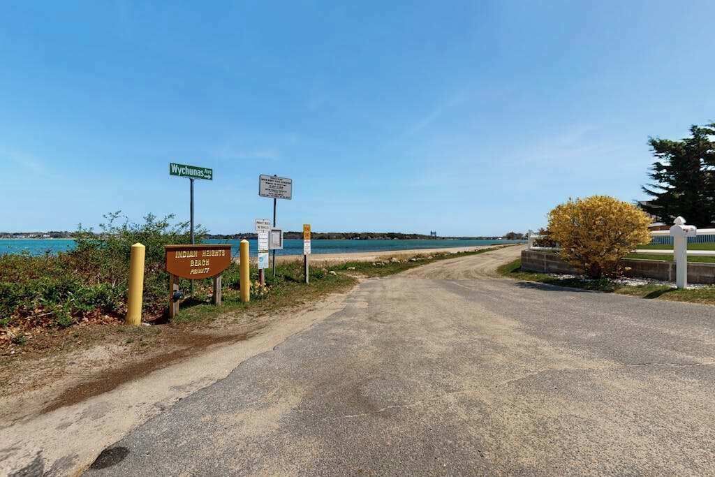 Strada che conduce alle spiagge indiane. Proprietà privata con vista libera sulla spiaggia e l'oceano.