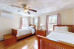 WiFi, bed sheets - Charming coastal home with sunny rooms, private backyard, & walk to beach (Wareham)