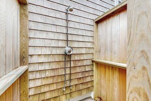 Property grounds - Bright family home close to beach with large yard, deck, games & dog friendly (Harwich)