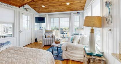 Quintessential coastal studio with beach access, BBQ area, patio, & water views