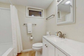Shower, hair dryer, towels - Peaceful Cape retreat with extra sleeping loft w/ 3 beds, foosball, deck & yard (Wellfleet)