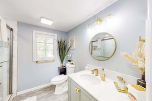 Shower, hair dryer, towels - Dog-friendly home with grill, deck, full kitchen, & washer/dryer - close to golf (Yarmouth)