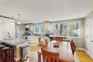 Dining - Relaxing vacation home close to the beach with three-season porch, grill & patio (Provincetown)