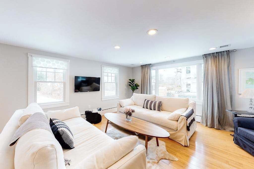 TV, fireplace, offices