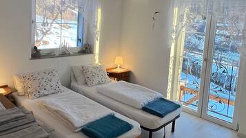Iron/ironing board, WiFi, bed sheets