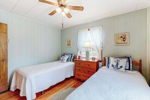 WiFi, bed sheets - Cozy cottage, WiFi, A/C, Gas grill, W/D, Firepit (South Yarmouth)