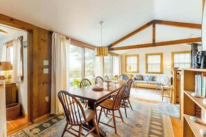 Dining - Private & quaint cabin-style home with wraparound porch - small dogs OK (Vineyard Haven)