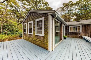 Terrace/patio - Private & quaint cabin-style home with wraparound porch - small dogs OK (Vineyard Haven)