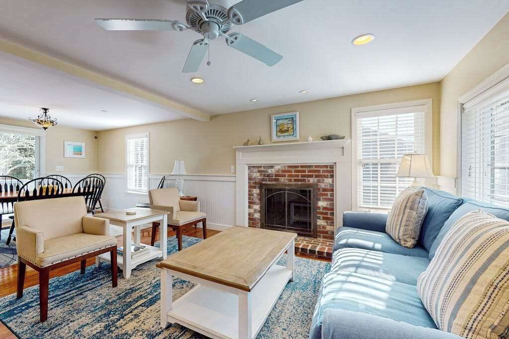 TV, DVD player, offices