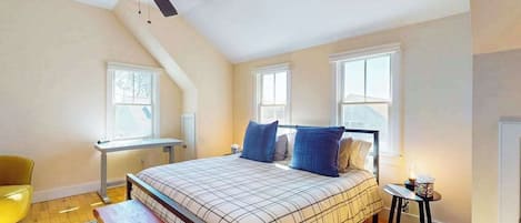 Desk, WiFi, bed sheets
