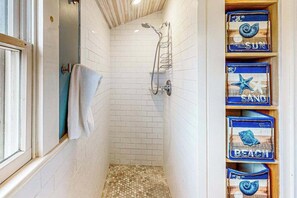 Shower, hair dryer, towels - Light-filled home near beach and shops with AC, W/D, & balcony (Provincetown)
