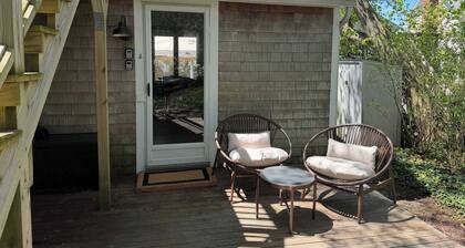 Charming, sunlit studio in the heart of town with fast WiFi
