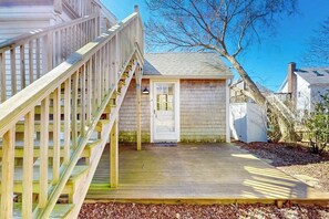 Exterior detail - Charming, sunlit studio in the heart of town with fast WiFi (Provincetown)