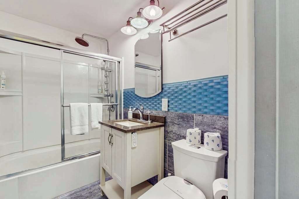 Shower, towels