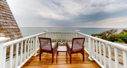 Exquisite oceanfront home with pool, pool spa, balcony, kayaks, & W/D