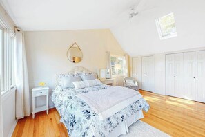 WiFi, bed sheets - Lakefront home with private dock, deck, & lovely view - short drive to the cape (Plymouth)