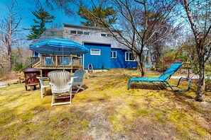 Terrace/patio - Second-floor home with Manomet Beach access, deck, firepit & outdoor space (Plymouth)