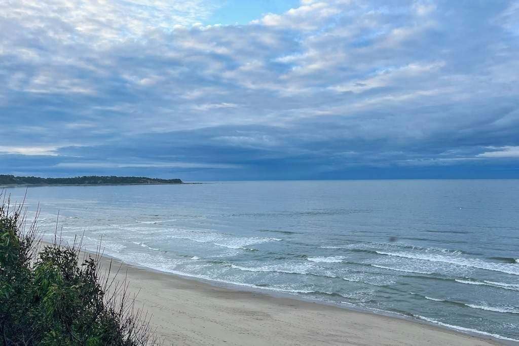 Una spiaggia nelle vicinanze