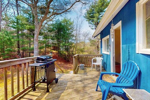 Second-floor home with Manomet Beach access, deck, firepit & outdoor space