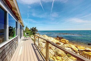 Terrace/patio - Lovely oceanfront cottage with deck, grill, & panoramic views (Plymouth)