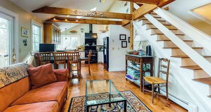 Stylish Orleans home with spacious deck - near bay & ocean beach