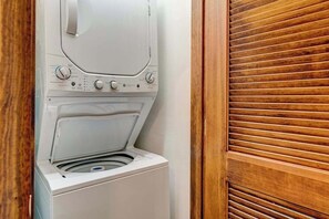 Interior - Charming home within walking distance to Nauset Beach and National Seashore (Orleans)