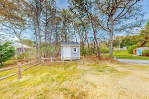 Exterior - Charming home within walking distance to Nauset Beach and National Seashore (Orleans)