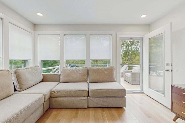 TV, offices - Conveniently located and renovated cottage with lovely views & chef's kitchen (Wellfleet)
