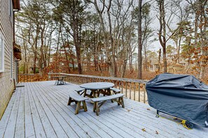 Outdoor dining - Quiet home with sunroom, deck, W/D, AC, & quick access to beach (Wellfleet)