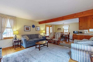 TV, DVD player, offices - Quiet home with sunroom, deck, W/D, AC, & quick access to beach (Wellfleet)