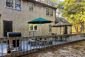 Outdoor dining - Quiet home with sunroom, deck, W/D, AC, & quick access to beach (Wellfleet)
