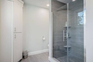 Shower, towels - New-build retreat with furnished deck, fireplace, & washer/dryer - near beaches (Wellfleet)