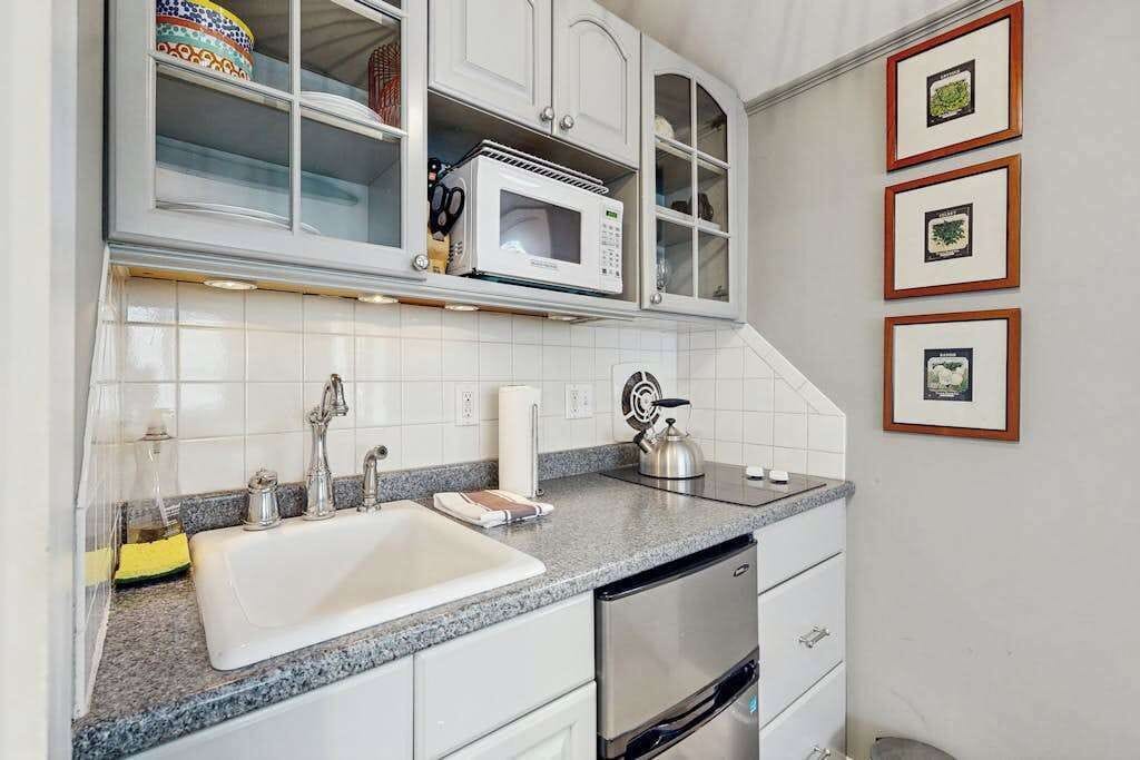 Fridge, microwave, stovetop, coffee/tea maker