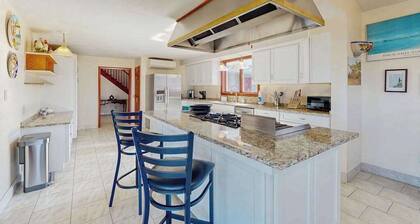 Great waterfront property with wildlife views & walking distance to beach!