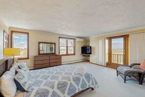 Iron/ironing board, WiFi, bed sheets - Great waterfront property with wildlife views & walking distance to beach! (Eastham)
