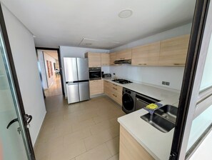Private kitchen - Sindibad Resort Luxury Suite Near Morocco Mall (Dar-el-Beida)