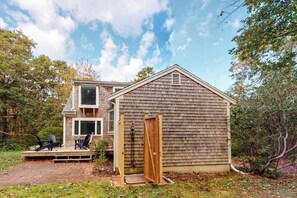 Terrace/patio - Peaceful half-acre home near ocean, dining & shops and a fire pit (Wellfleet)