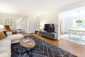 Televisio, stereot, työhuone