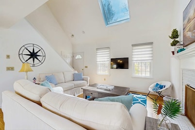 Cozy cottage w/ game room & yard: close to beaches & entertainment