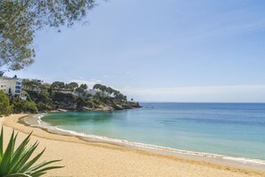 Beach nearby - WELCS VILLA 346 MADRAGUE first sea line (Rosas / Roses)