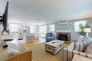 TV, offices - Inviting bungalow with fireplace, patio, firepit, full kitchen, & W/D (Yarmouth)