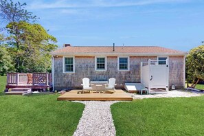 Terrace/patio - Inviting bungalow with fireplace, patio, firepit, full kitchen, & W/D (Yarmouth)