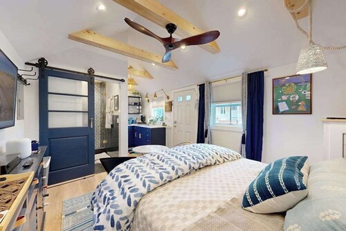 Charming studio with amazing location near town & beach