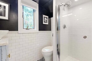 Shower, hair dryer, towels - Updated house close to town and beach with patio, AC, and games (Oak Bluffs)