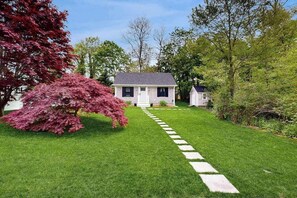 Exterior - Beautifully remodeled cottage near the beach with central AC, gas grill & lawn (Orleans)