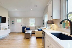 TV, offices - Beautifully remodeled cottage near the beach with central AC, gas grill & lawn (Orleans)