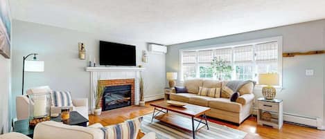 TV, fireplace, offices